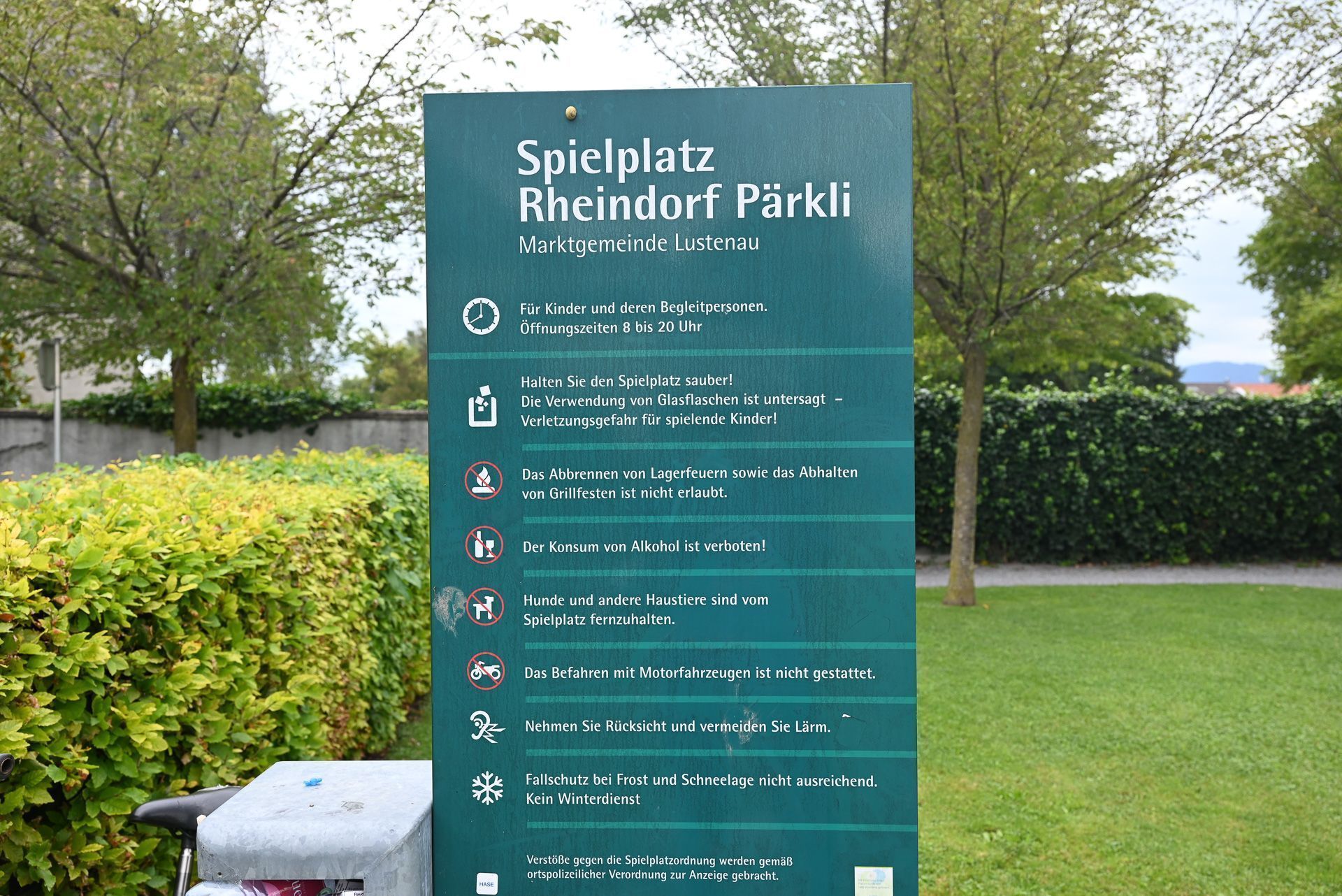 Der Spielplatz Rheindorf Pärkli überzeugt die beiden Experten. Sie wollen wieder kommen. 
