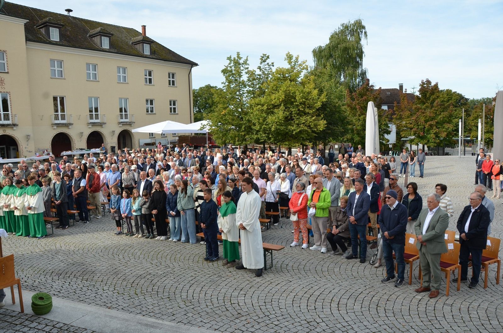 Groß war die Zahl der Gläubigen aus allen fünf Leiblachtalgemeinden, die bei strahlendem Wetter zum gemeinsamen „WIR-Gottesdienst“ nach Hörbranz gekommen waren.
