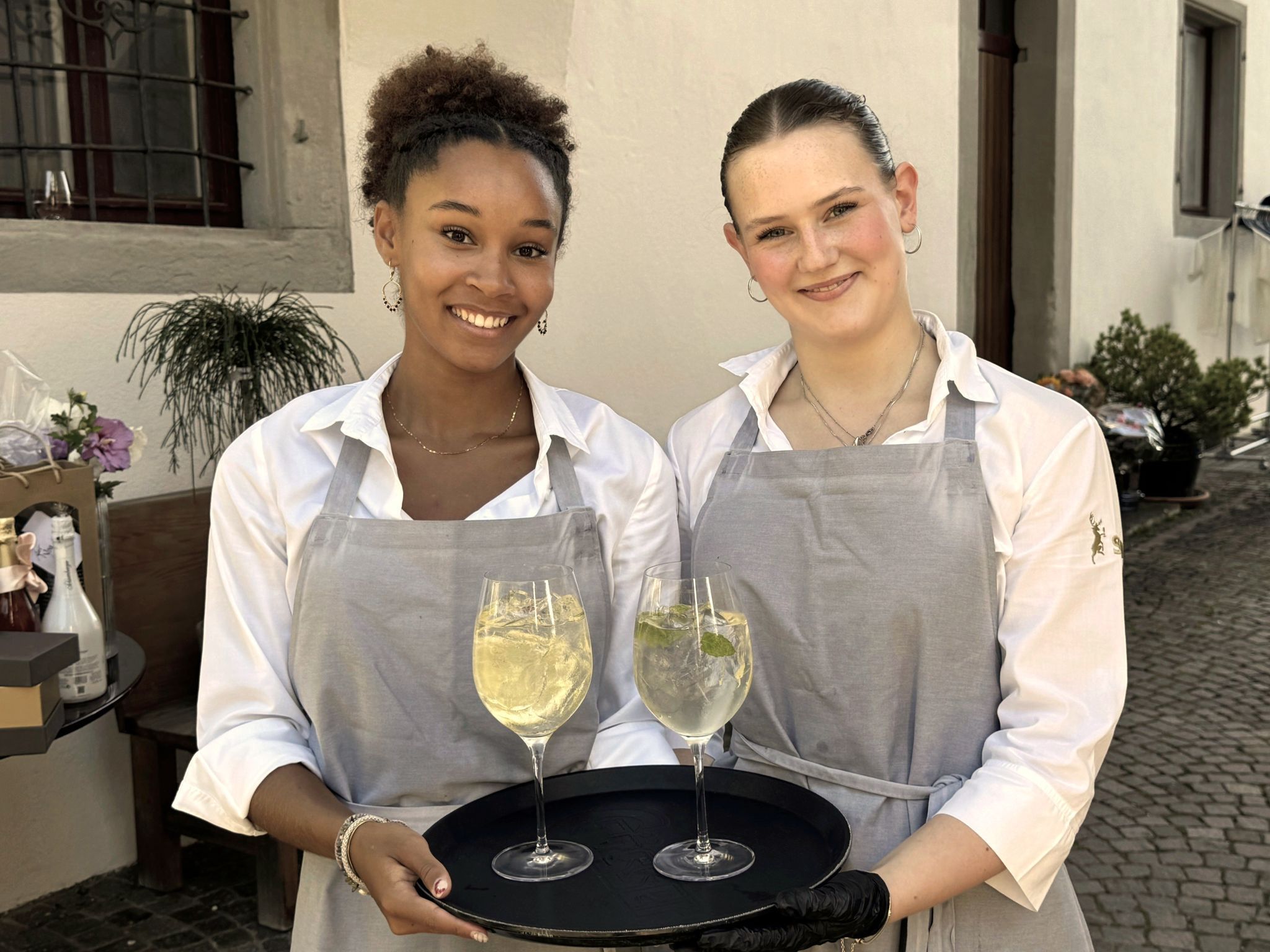 Tata und Luisa (Seidl Catering) servierten den Aperitif.