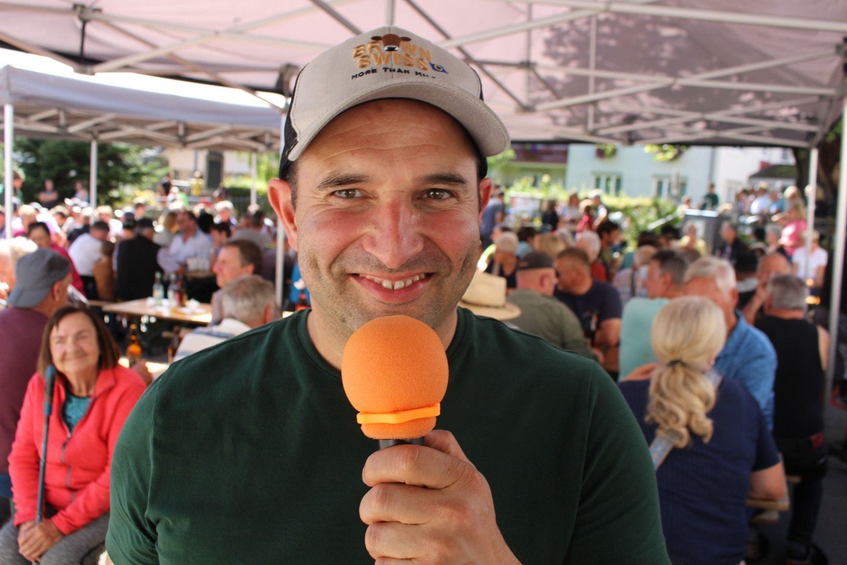 Christoph Freuis informierte das zahlreiche Publikum über die Alpen.