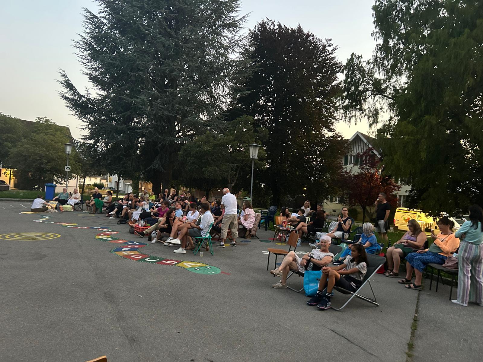 Wie im Urlaub: Die Besucher nutzten die Chance um nette Stunden zu verbringen.