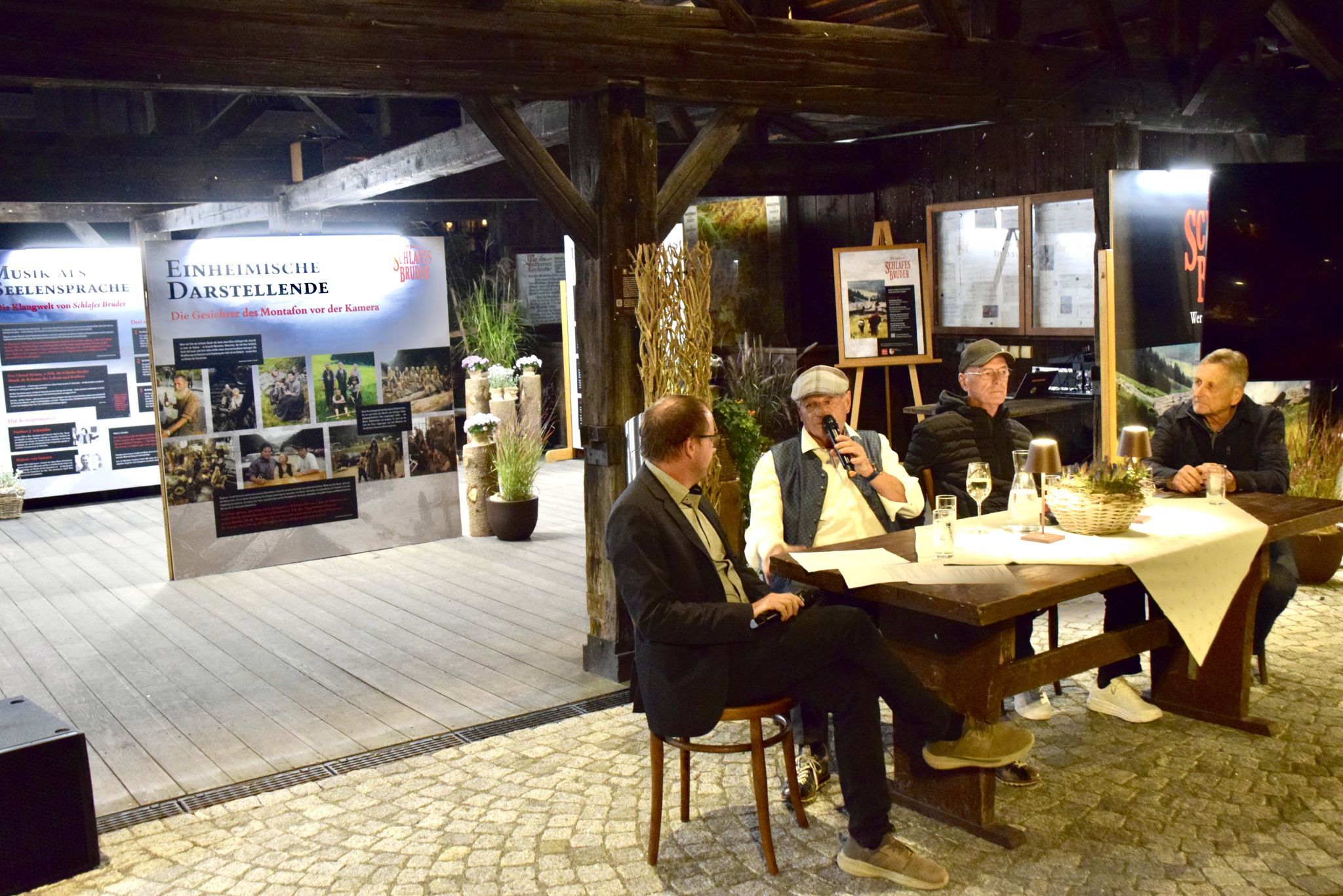 Josef Manahl, Heinrich Sandrell, Arno Fricke und Ernst Pfeifer.