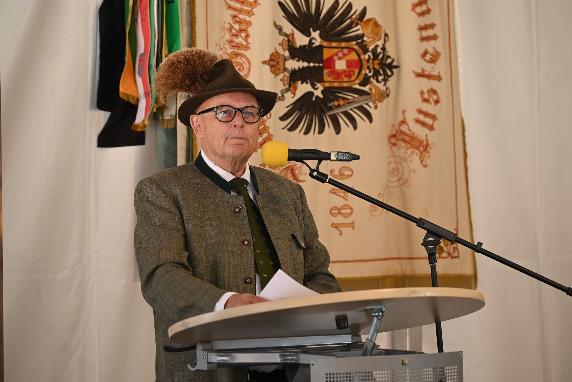 Landesjägermeister Christoph Breier bedankte sich bei allen für die Unterstützung bei der Anfertigung ihres neuen Heims.