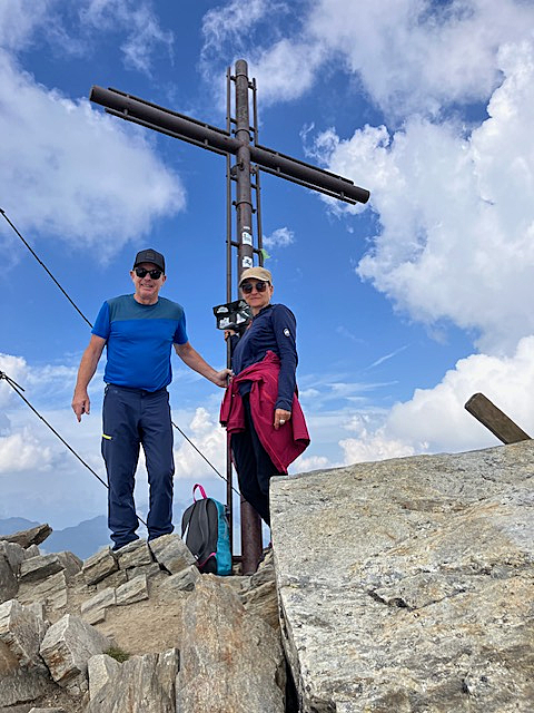 Entspannung findet Michael beim Wandern mit Marika, etwa auf der Grüblspitze im Zillertal. 