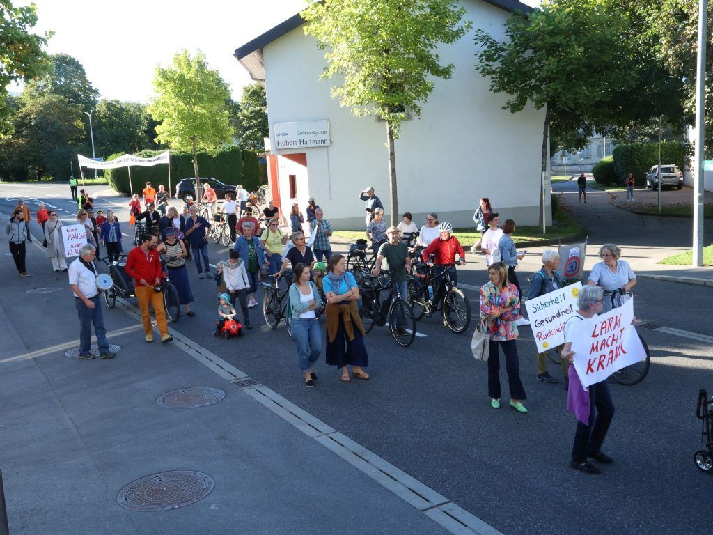 Kundgebung fordert Verkehrsberuhigung in Klaus