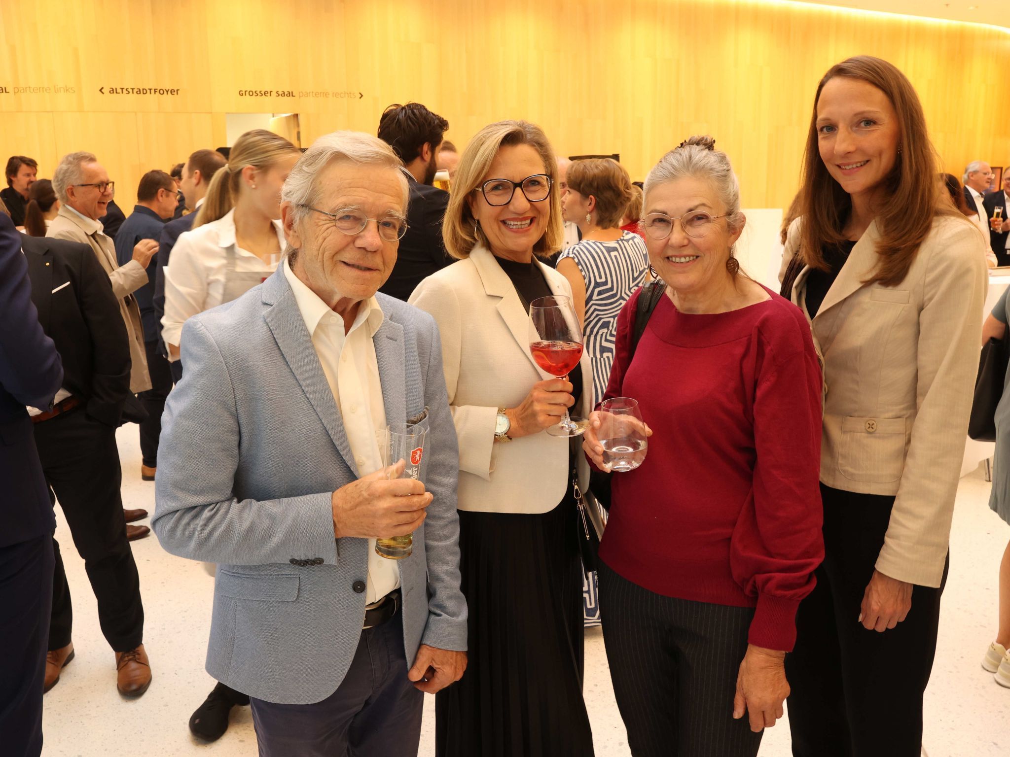 Ernst Bitsche, Silvia Ibele. Ingrid Bitsche und Architektin Ursula Ender.