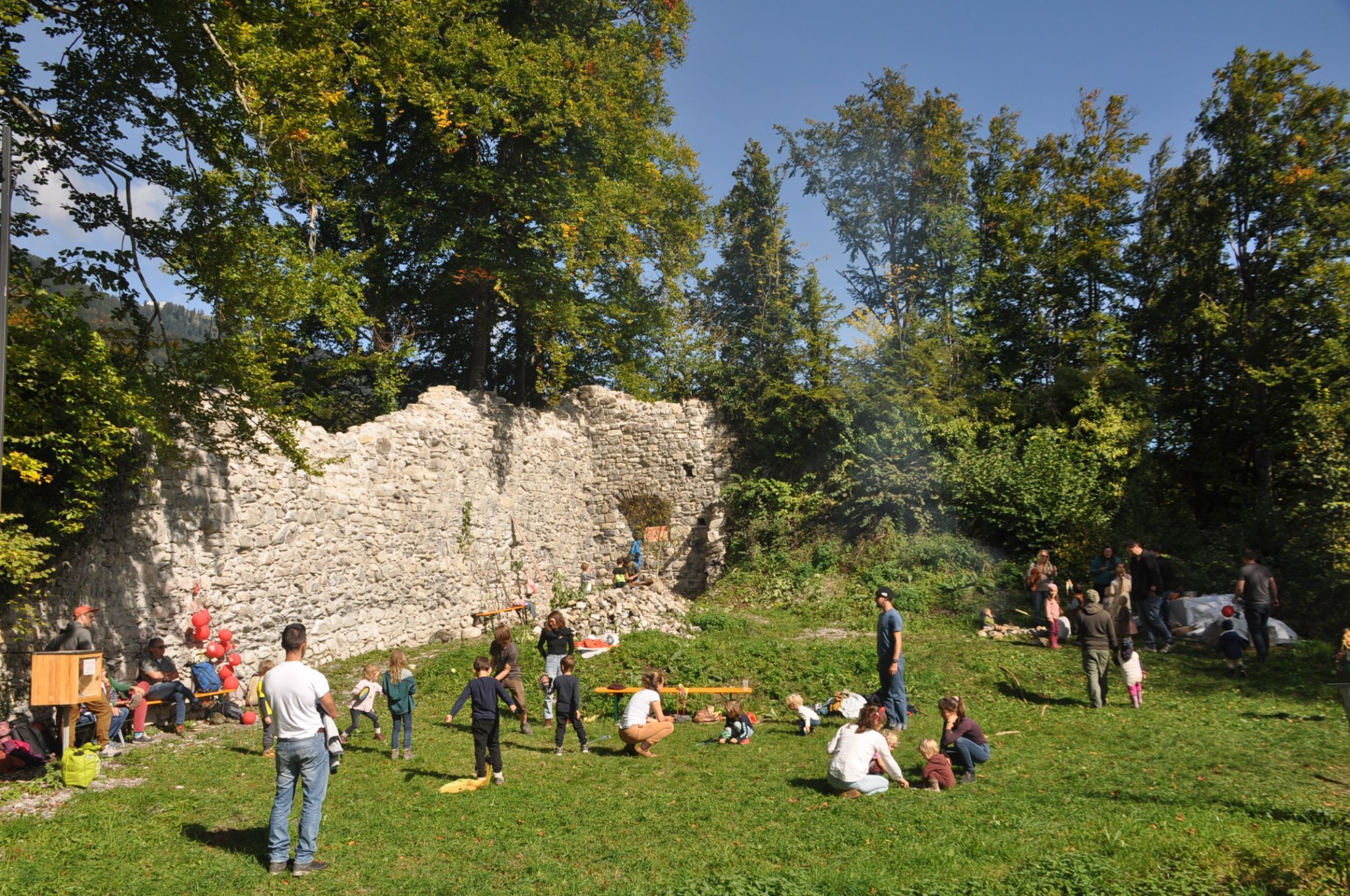 Spiele in dem alten Gemäuer
