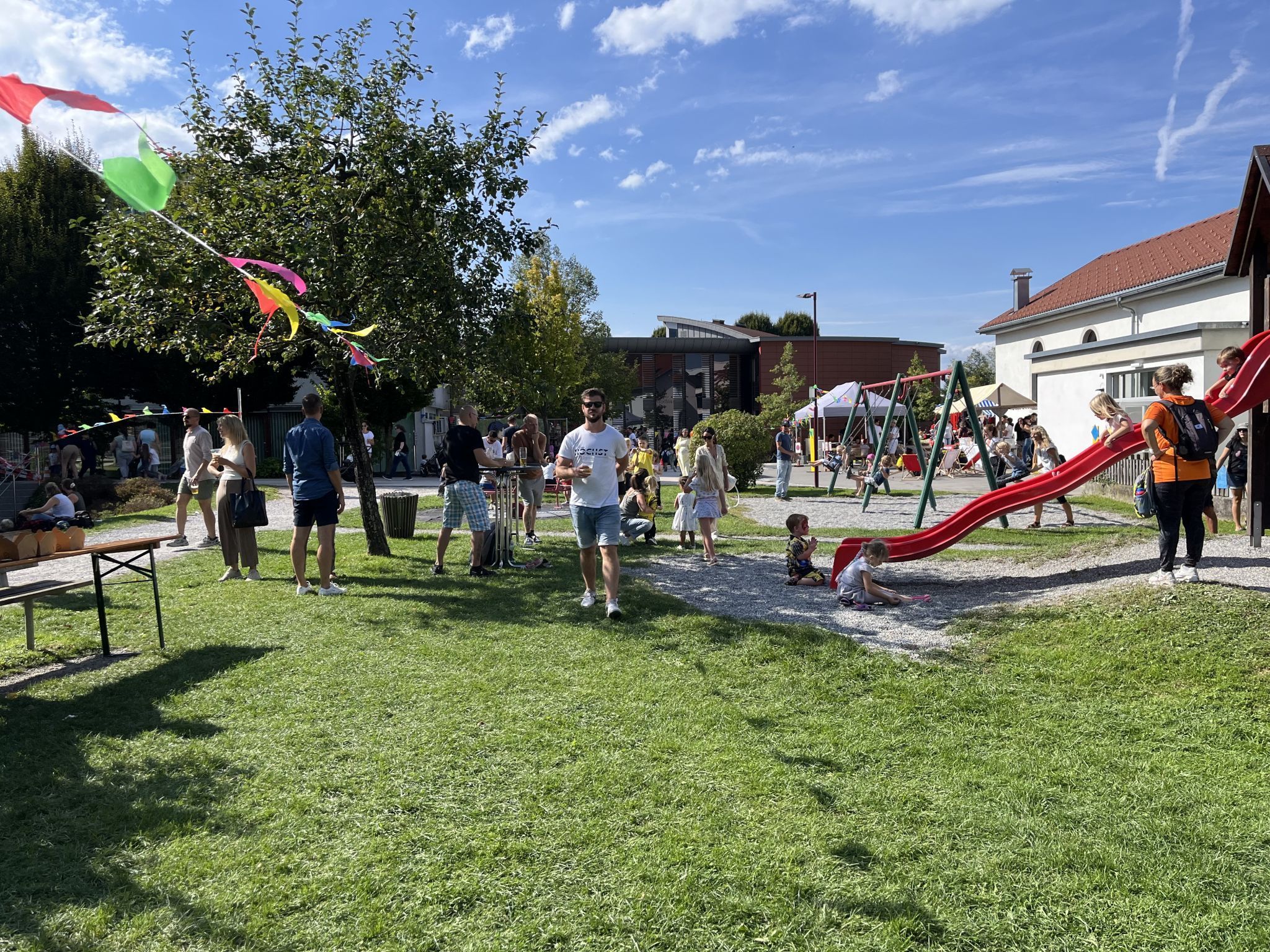 Auf dem Spielplatz herrschte Hochbetrieb.