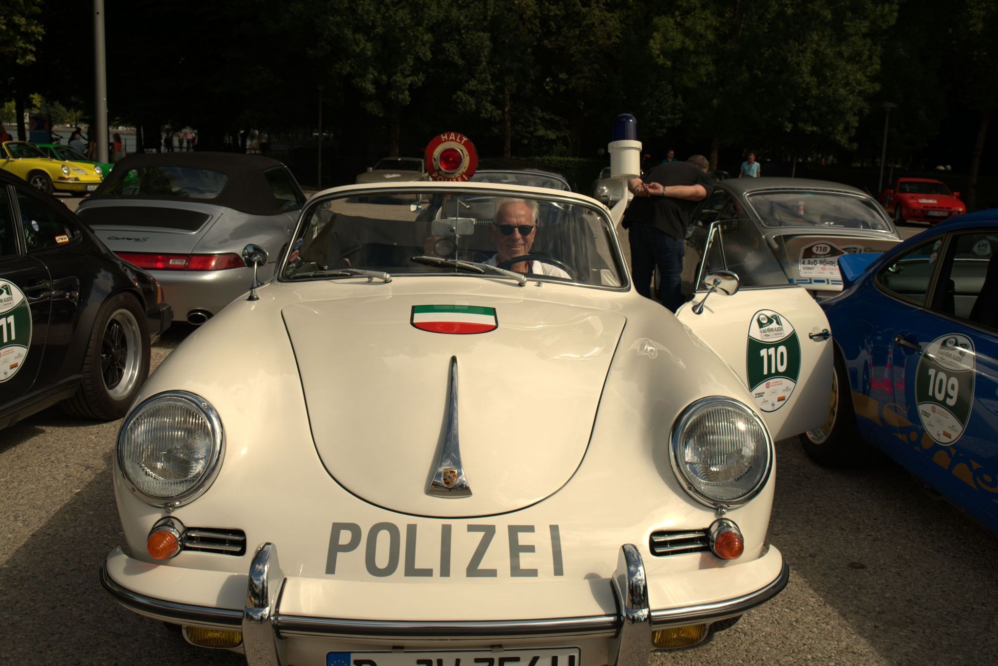 110 als Startnummer für den Autobahnpolizei Düsseldorf Porsche 356 B, Baujahr 1960