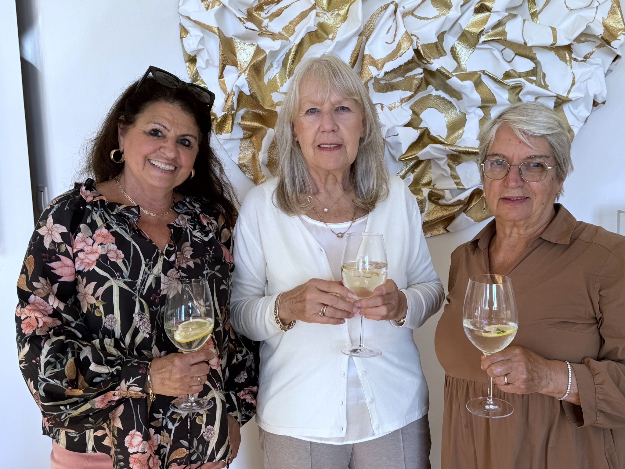 Maria Maxakarini (Tera-Vienna) mit Ursula Wright-Tschann und Elisabeth Piffl.