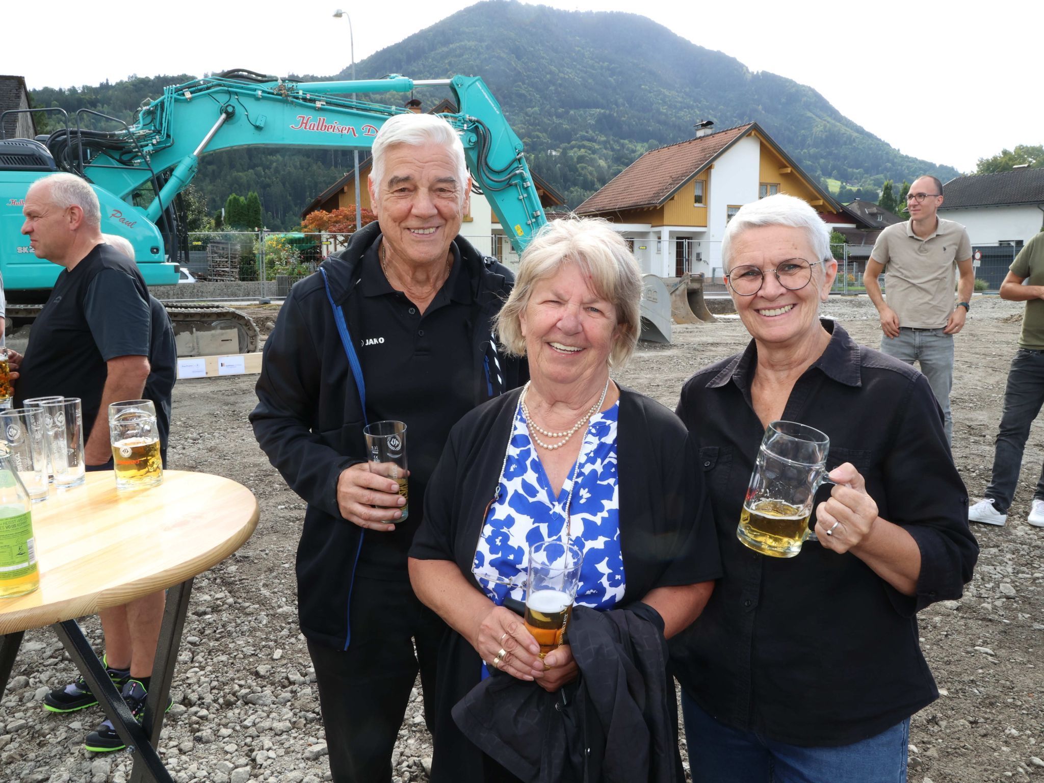 Nachbarn: Alfons und Christine Marte, Ilse Tomaselli.