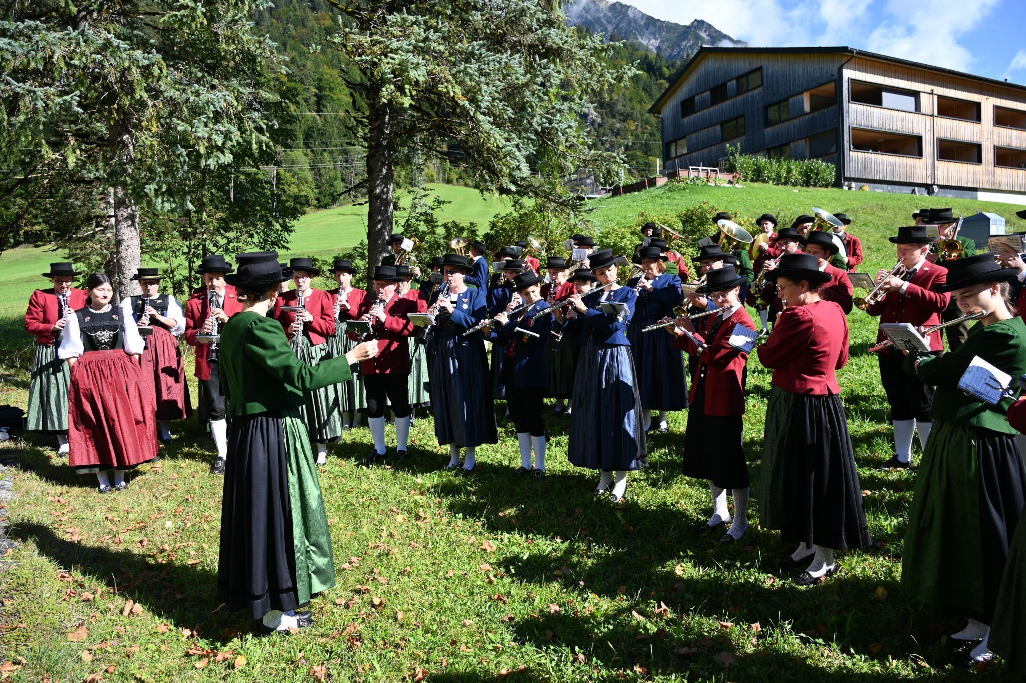 Musikanten aus allen drei Pfarren begrüßten den Bischof musikalisch.