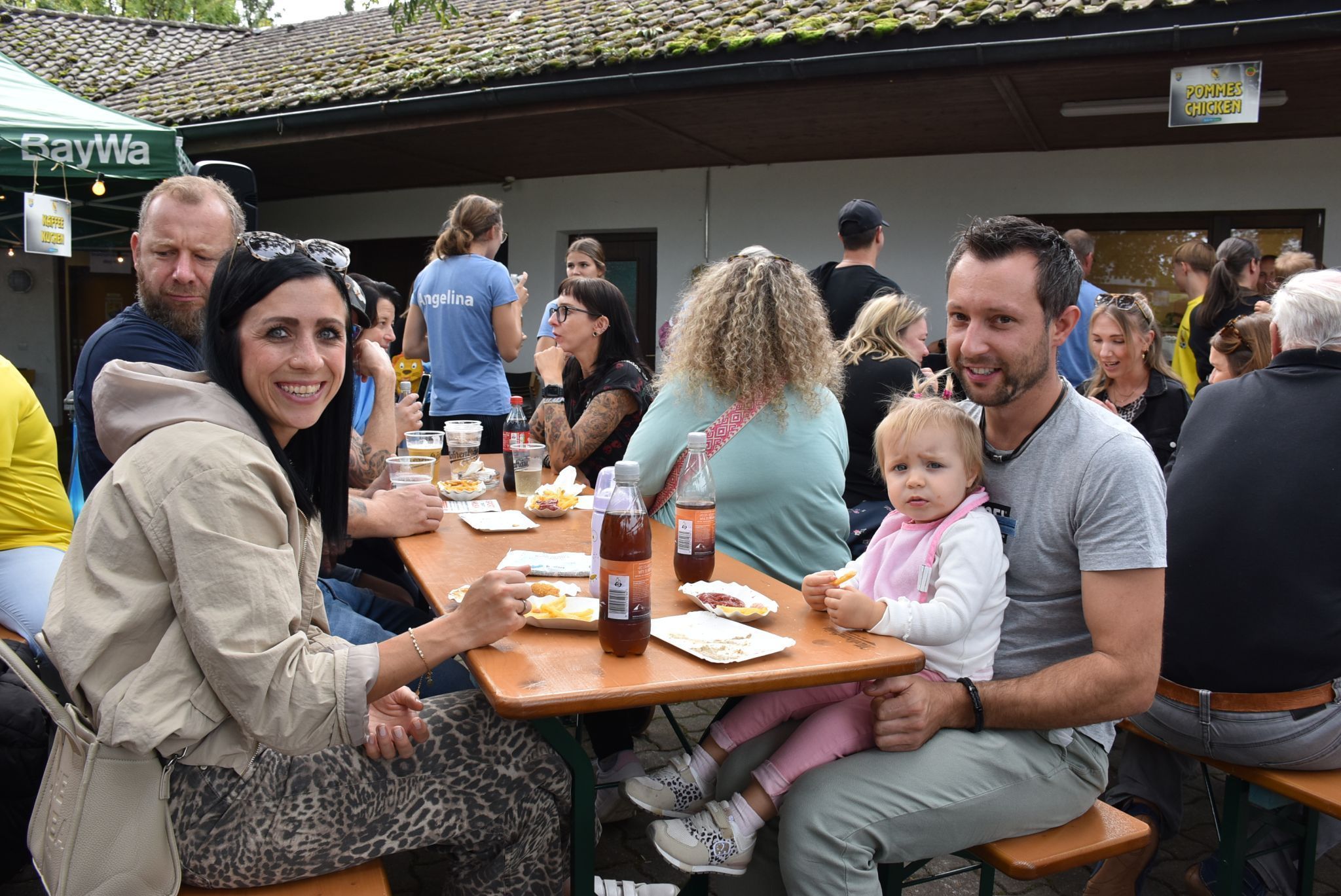 Anna-Lena mit Lara und Daniel Gartner beim Fest