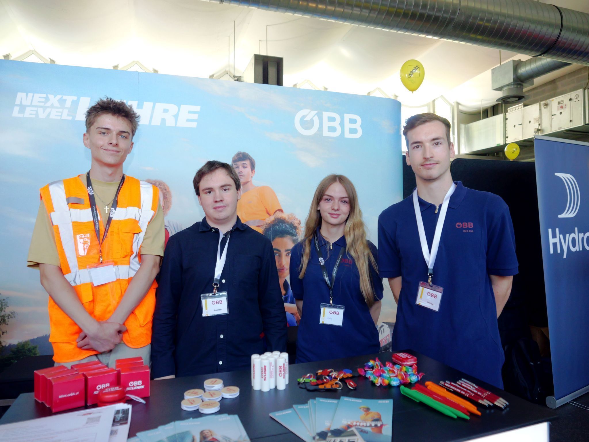 Michael Löble, Julian Müller, Annalena Elesic und Julian Igenzheim bei der ÖBB.