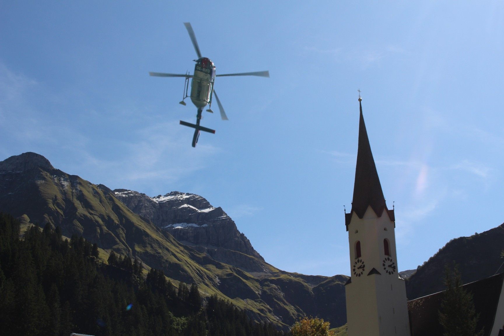 Vorsorglich war bei Seven Summits auch der Polizeihubschrauber in Schröcken stationiert, er konnte sich jedoch auf Kontrollflüge beschränken und musste nicht zu Notfällen gerufen werden.