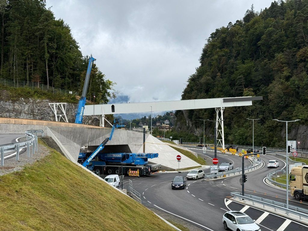 Knapp 100 Meter über die L190: Stadttunnel-Förderband nimmt Form an