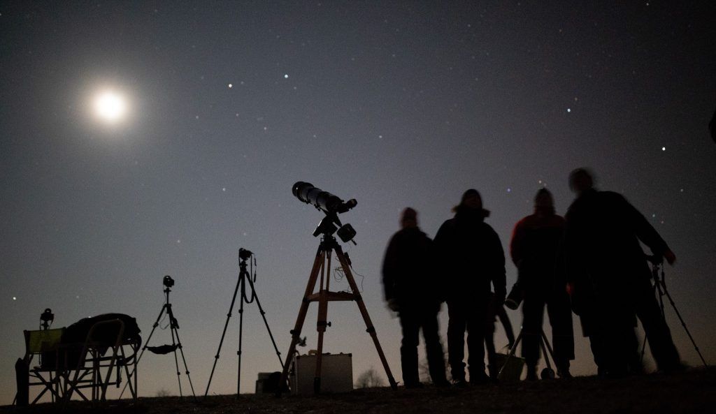 &#8220;Ich bin schon neugierig&#8221;: Am Sonntag knipst der Mond das Licht aus