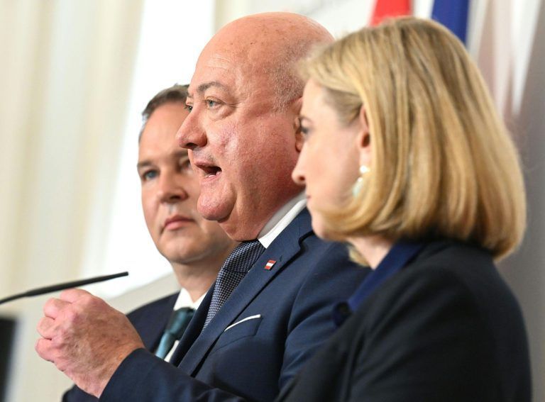 Zeugnisvergabe für Spitzenpolitiker