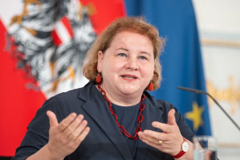 Ukrainische Kriegsvertriebene sorgen sich um Familienleistungen