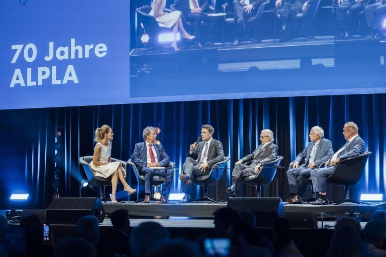 ALPLA CEO Philipp Lehner (Dritter von links) // ALPLA CEO Philipp Lehner (third from left)