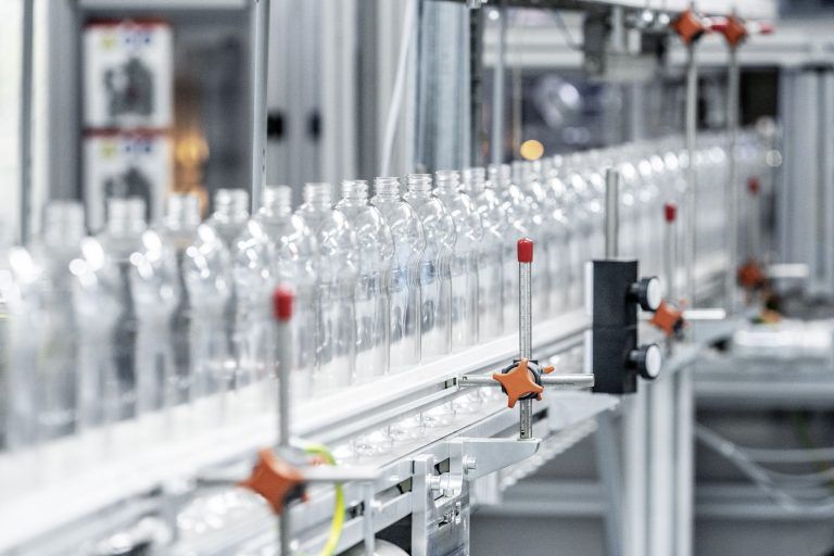 ALPLA fertigt seit 70 Jahren hochwertige Verpackungslösungen // ALPLA has been manufacturing high-quality packaging solutions for 70 years
