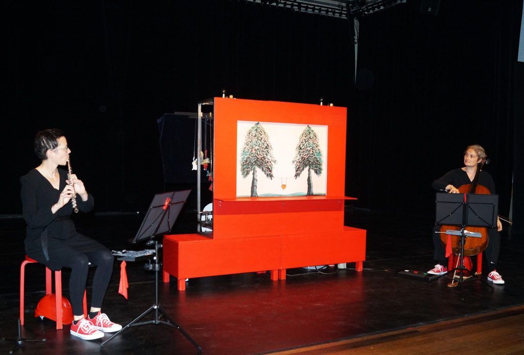 Bezaubernder Rollkino-Stummfilm mit Musik