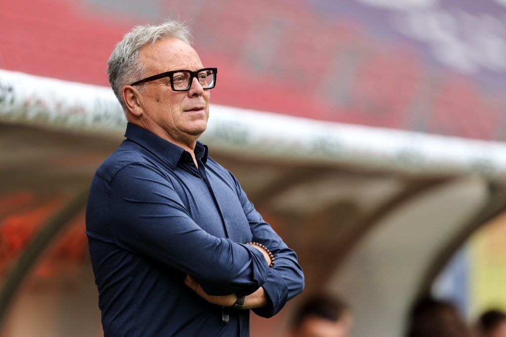 Kein Ultimatum für Regi van Acker