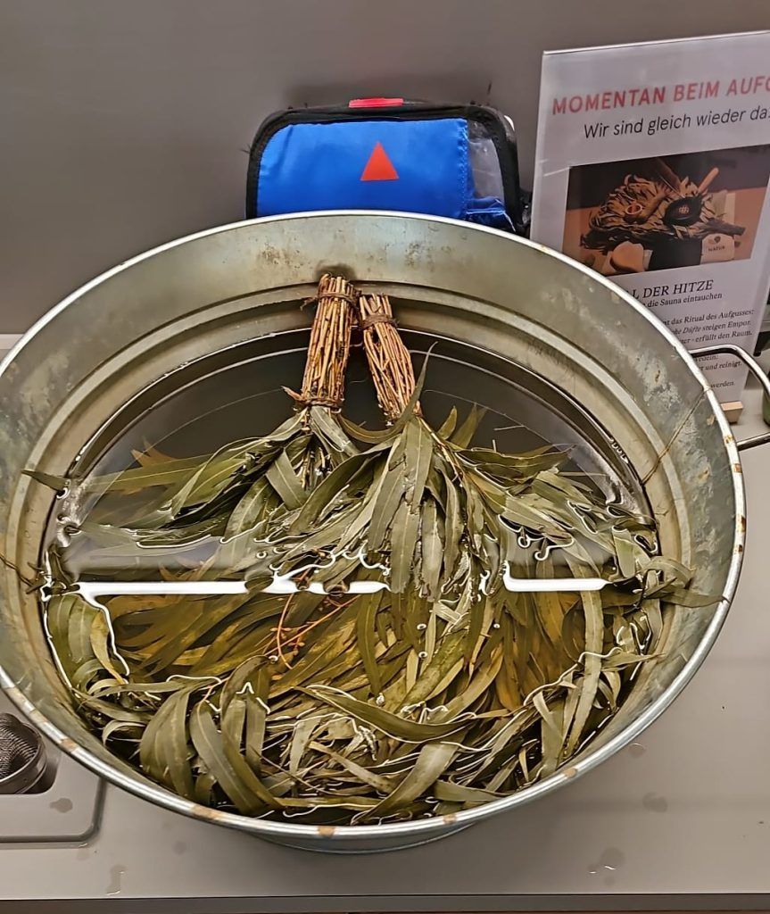 Rituale mit Birke und Eukalyptus: Dieser Saunameister macht Aufgüsse der besonderen Art
