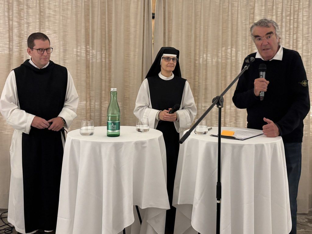 „Auch wir sind nur normale Menschen“ – Warum eine Nonne und ein Mönch ins Kloster gingen
