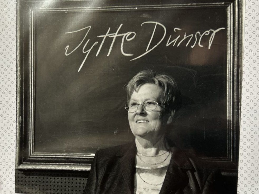 Jytte Dünser, Künstlerin, Autorin, Portrait