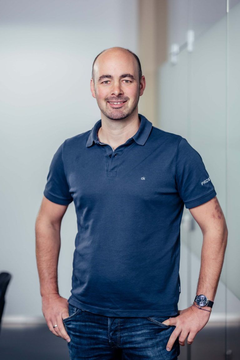 Simon Dünser, Produs