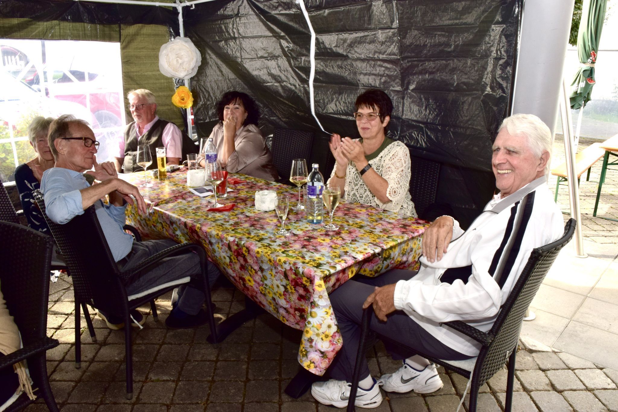 Die Festgäste erlebten einen interessanten Nachmittag, der für manche bis in den späten Abend hinein dauerte.