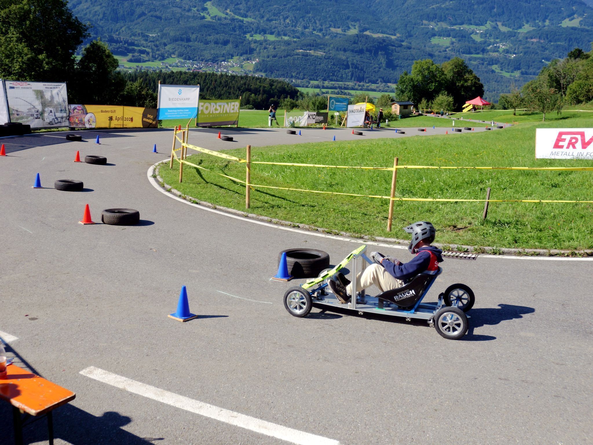 Mit Tempo und Geschick meisterten die Fahrer die kniffligen Kurven.