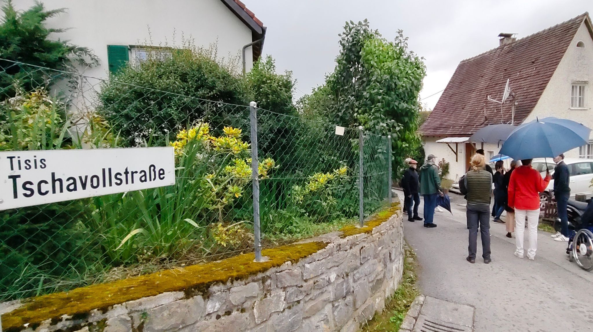 Einen äußerst informativen historischen Rundgang erlebten die Teilnehmer des Stadtspaziergangs in Tisis.