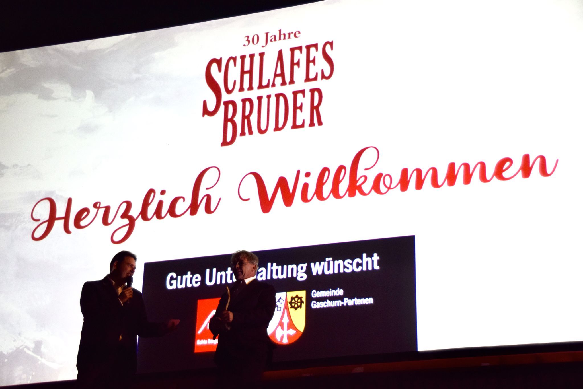 Gaschurn-Partenen und Montafon Tourismus begrüßten 800 Filmfreunde am Kirchplatz in Gaschurn.