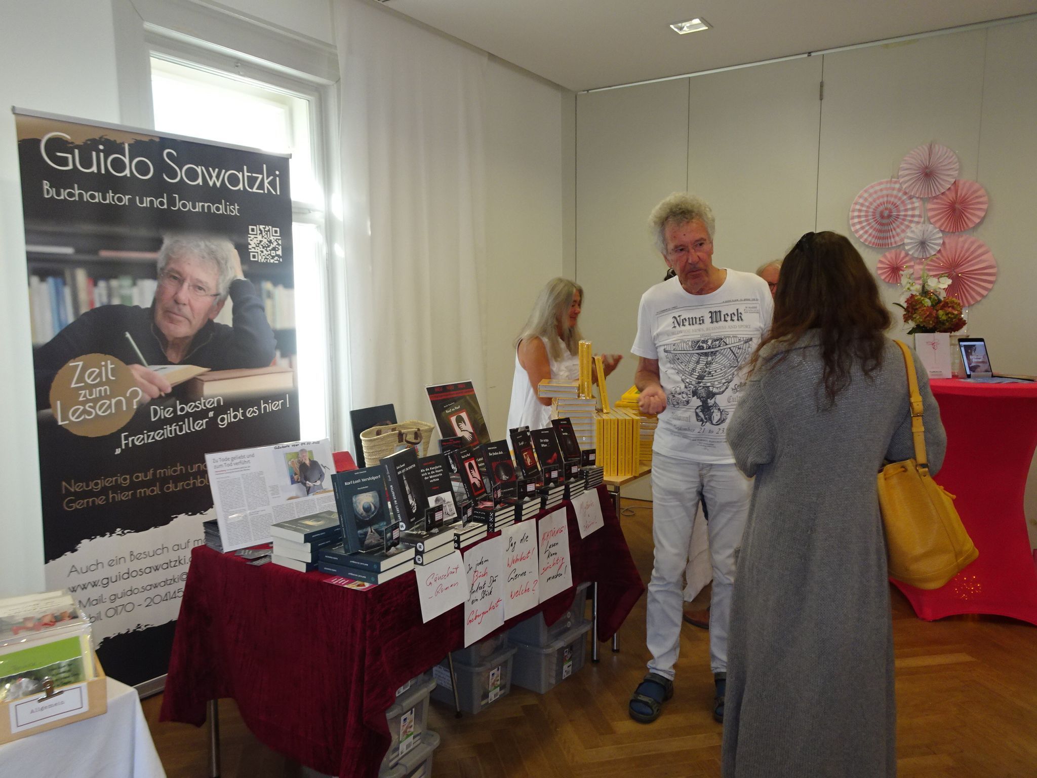 Die Autoren standen den interessierten Besuchern gerne Rede und Antwort.