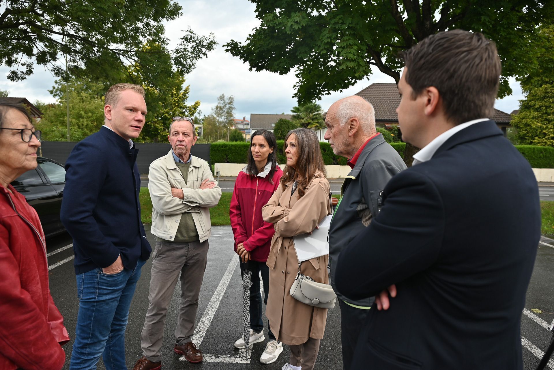 Die Vertreter der Initiative schilderten Landesstatthalter Christof Bitschi und Bürgermeister Patrick Wiedl die aktuelle Situation an der Zellgasse.