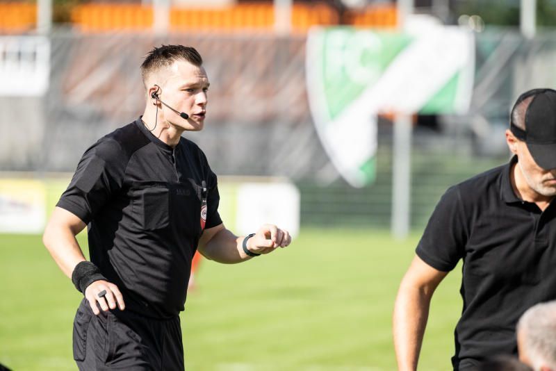 Jan Medwed pfeift vor allem Derbys in der Westliga. SERRA