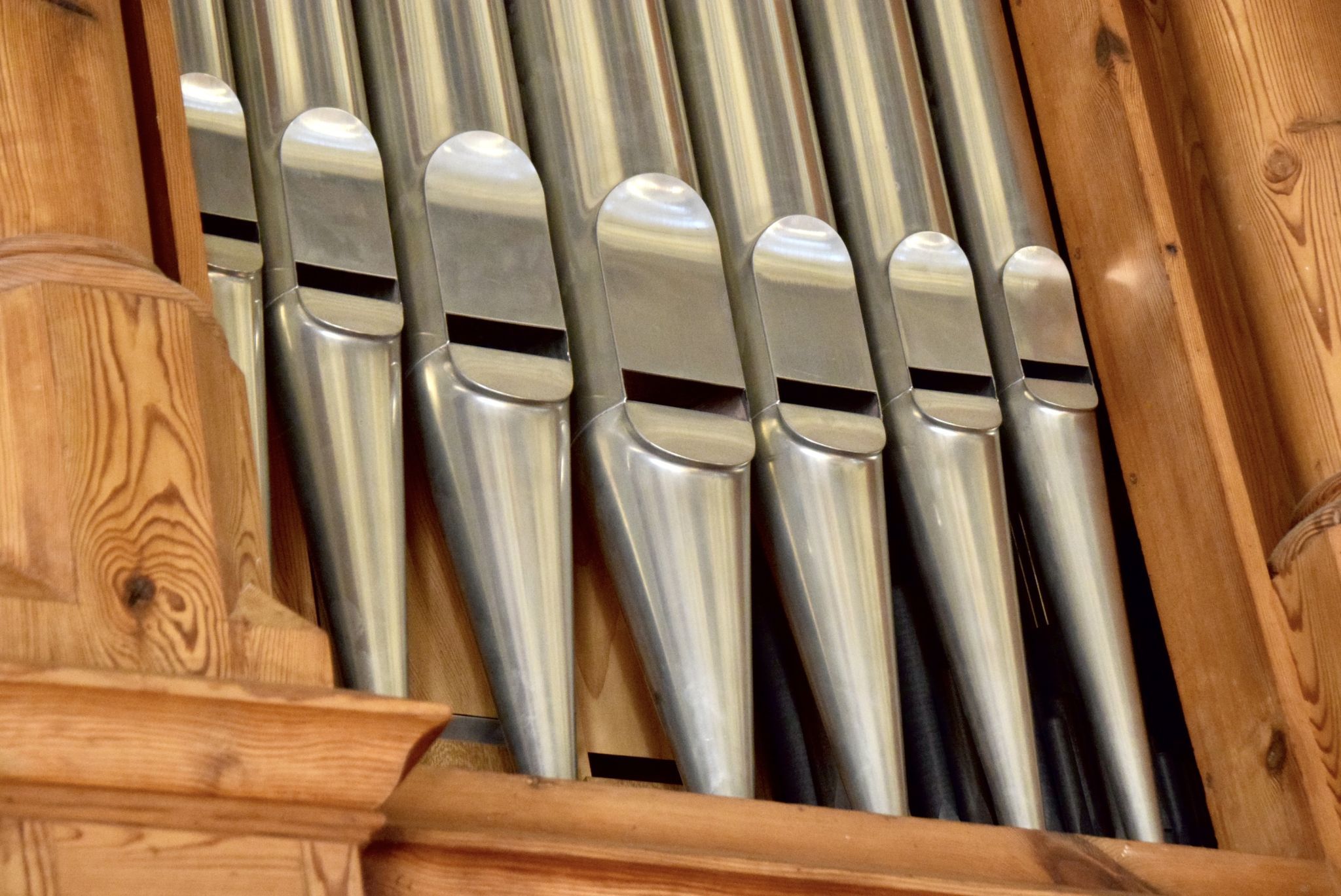 Prinzipalpfeifen im Prospekt der Orgel des Schrunser Münsters; sie zählt zu den besten Orgeln in Vorarlberg.