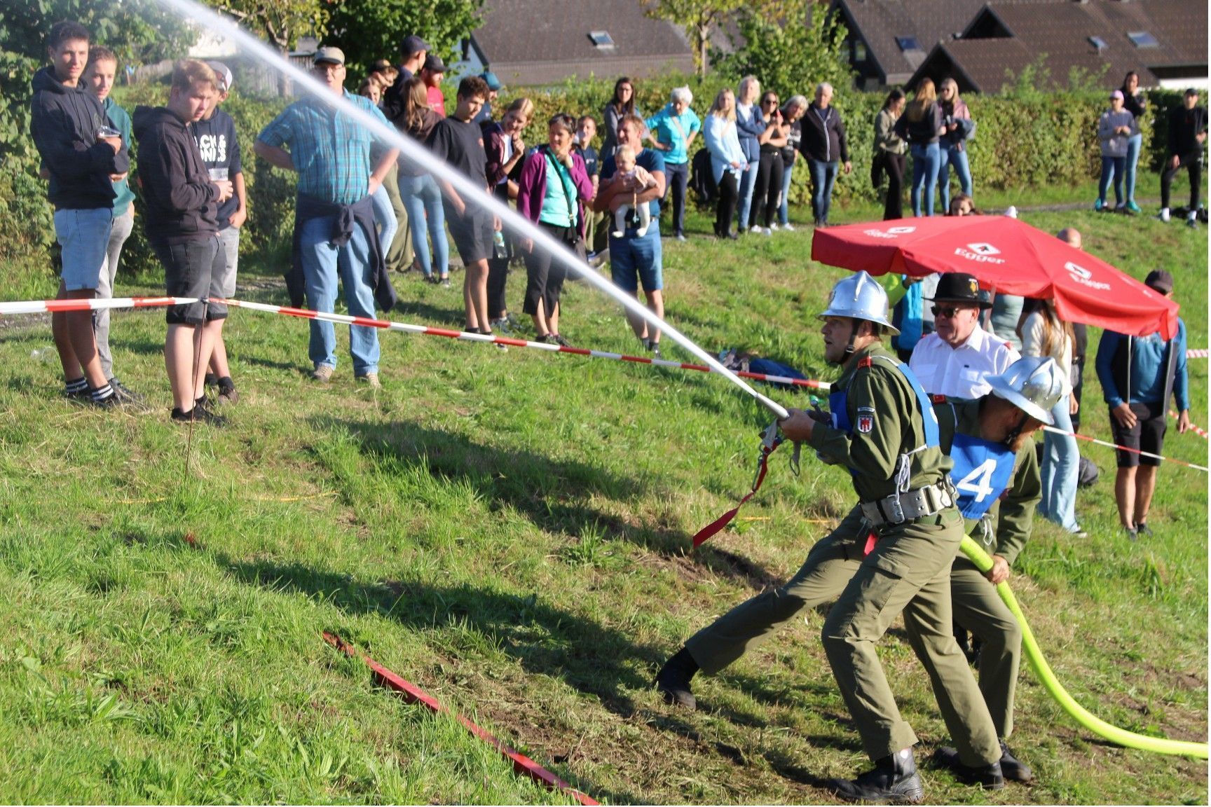 Der Wettkampf um den Goldenen Bergschuh simuliert einen Einsatz bei einem Waldbrand oder einem Brandobjekt in schwierigem bergigen Gelände.   