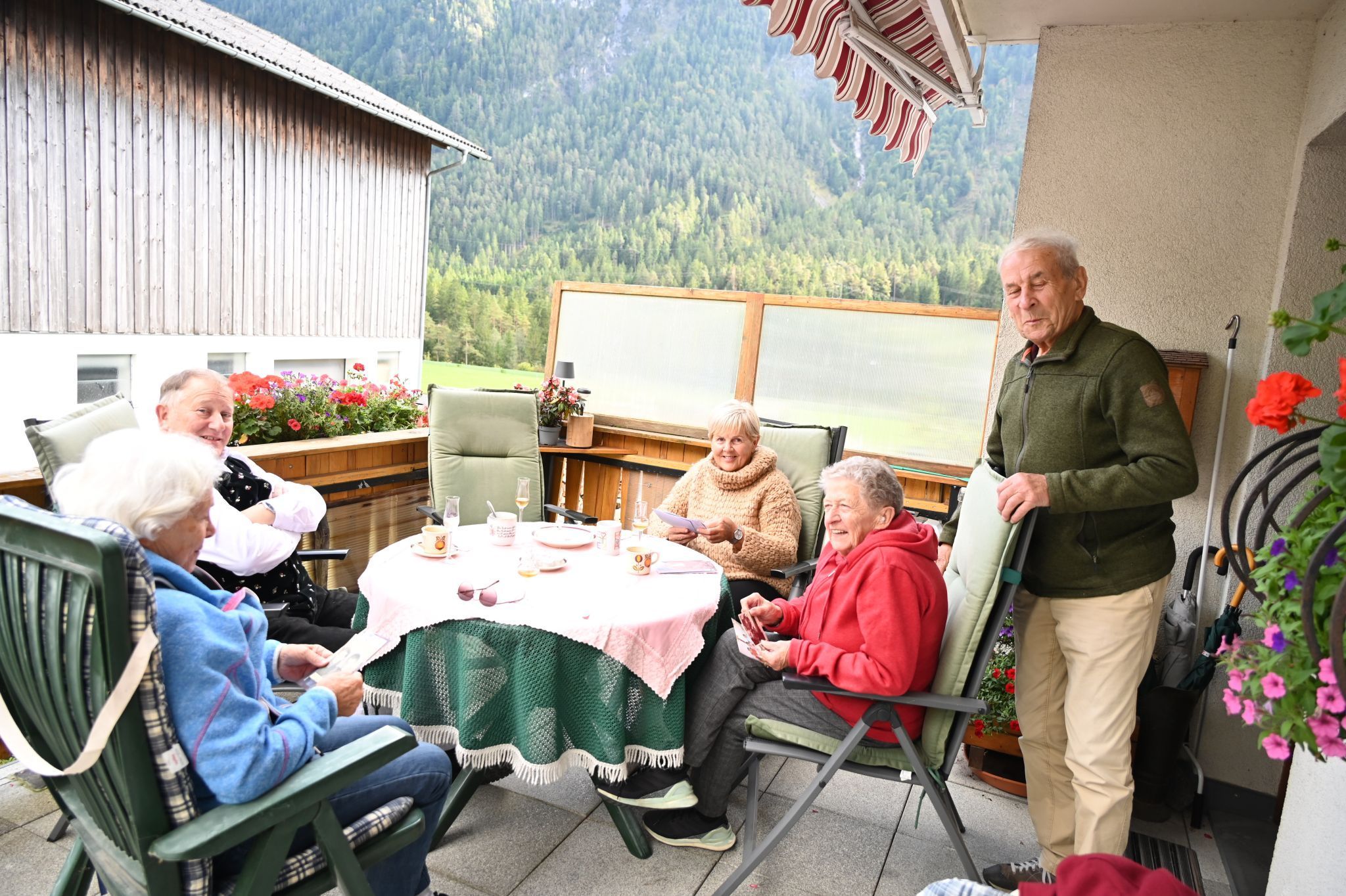 Nachbarn trafen sich beim Brozer Bänkle Hock.