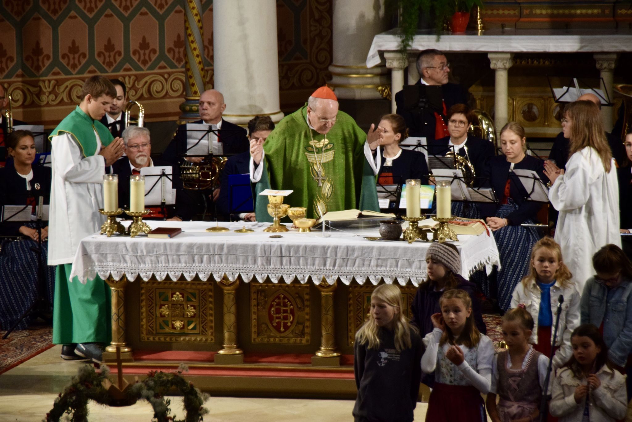Mit der Gottesdienstgemeinde feierte Kardinal Christoph Schönborn.