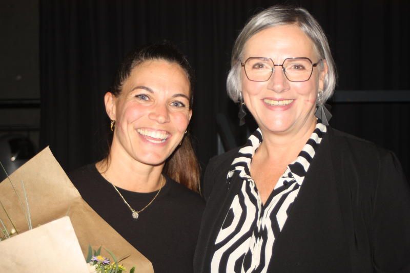 Maria Neuschmid mit Claudia Klotz sorgten für eine perfekte Umsetzung von Oma Lili. 