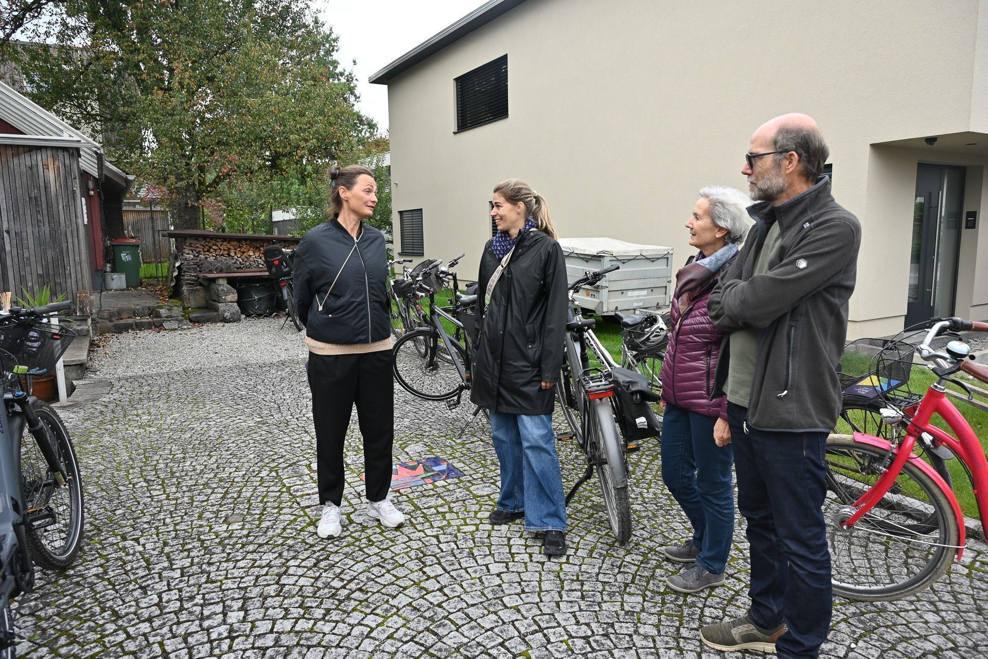 Kulturamtsleiterin Nina Fritsch führte eine Fahrradtour durch Lustenau.
