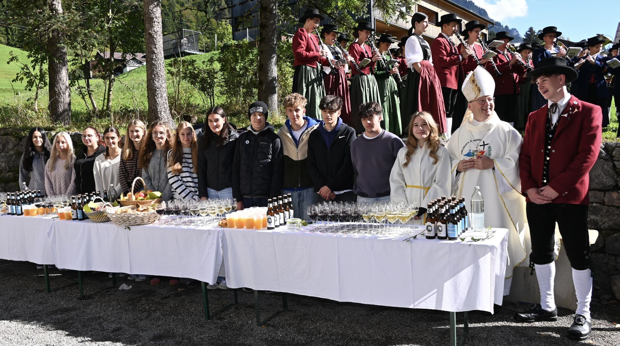 Die Firmkandidaten sorgten für die Agape im Anschluss des Gottesdienstes.