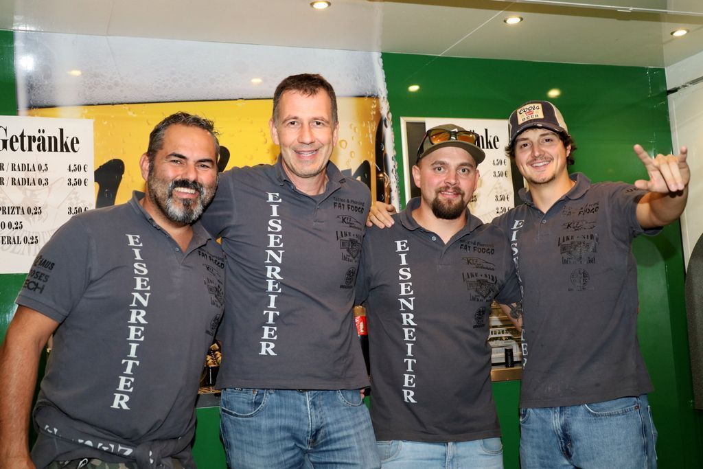 Hatten alles Hände voll zu tun: Steven, Markus, Michael „Minimi“ und Elias von den Eisenreitern