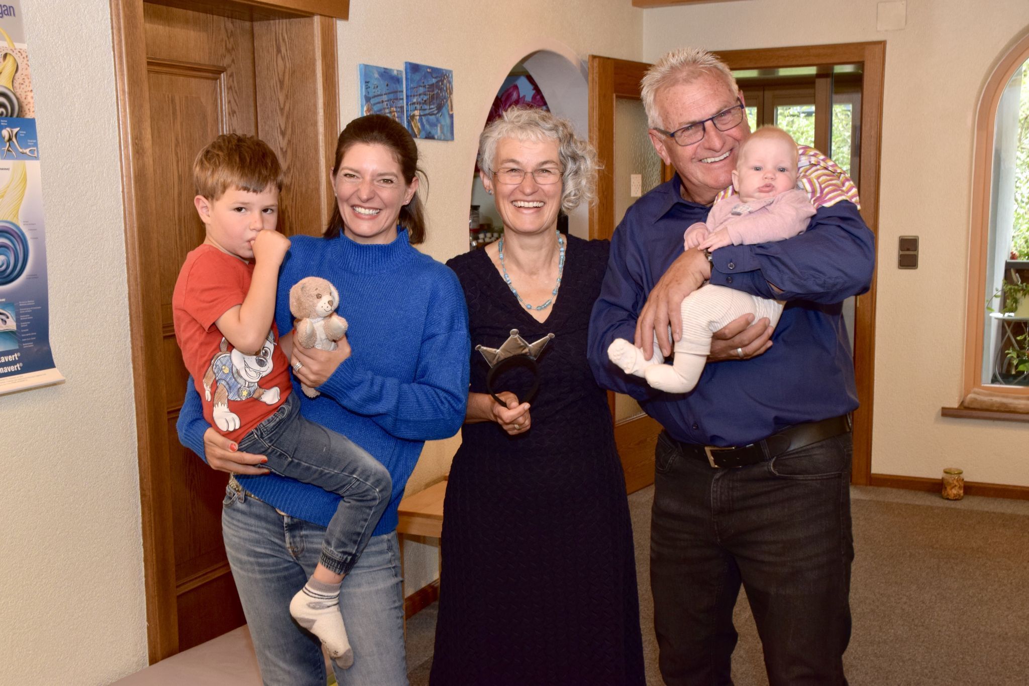 Kathy Saur mit Leopold, Christine Tabernig mit Adi Burtscher.
