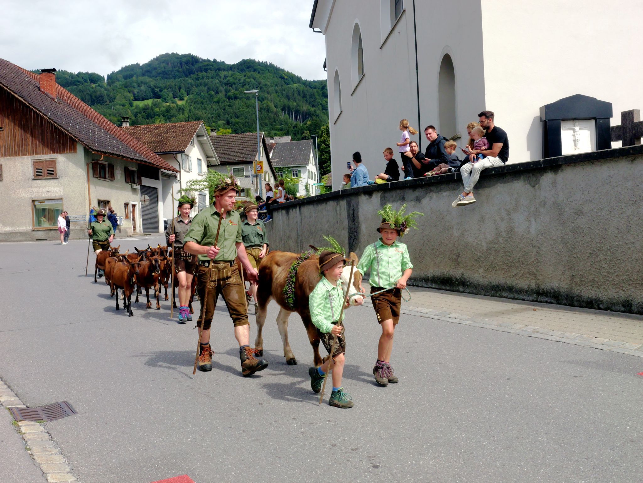 Auch die Ziegen marschierten stolz im Festzug mit.