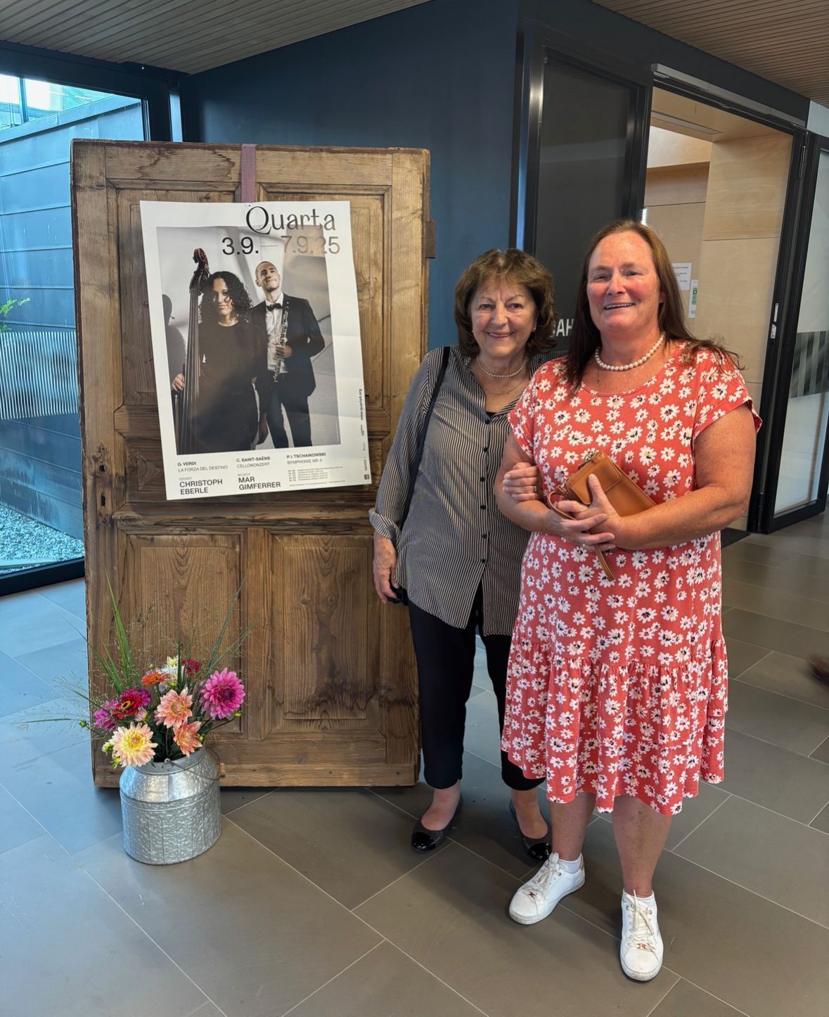 Margarethe mit Daniela beim Konzertbesuch