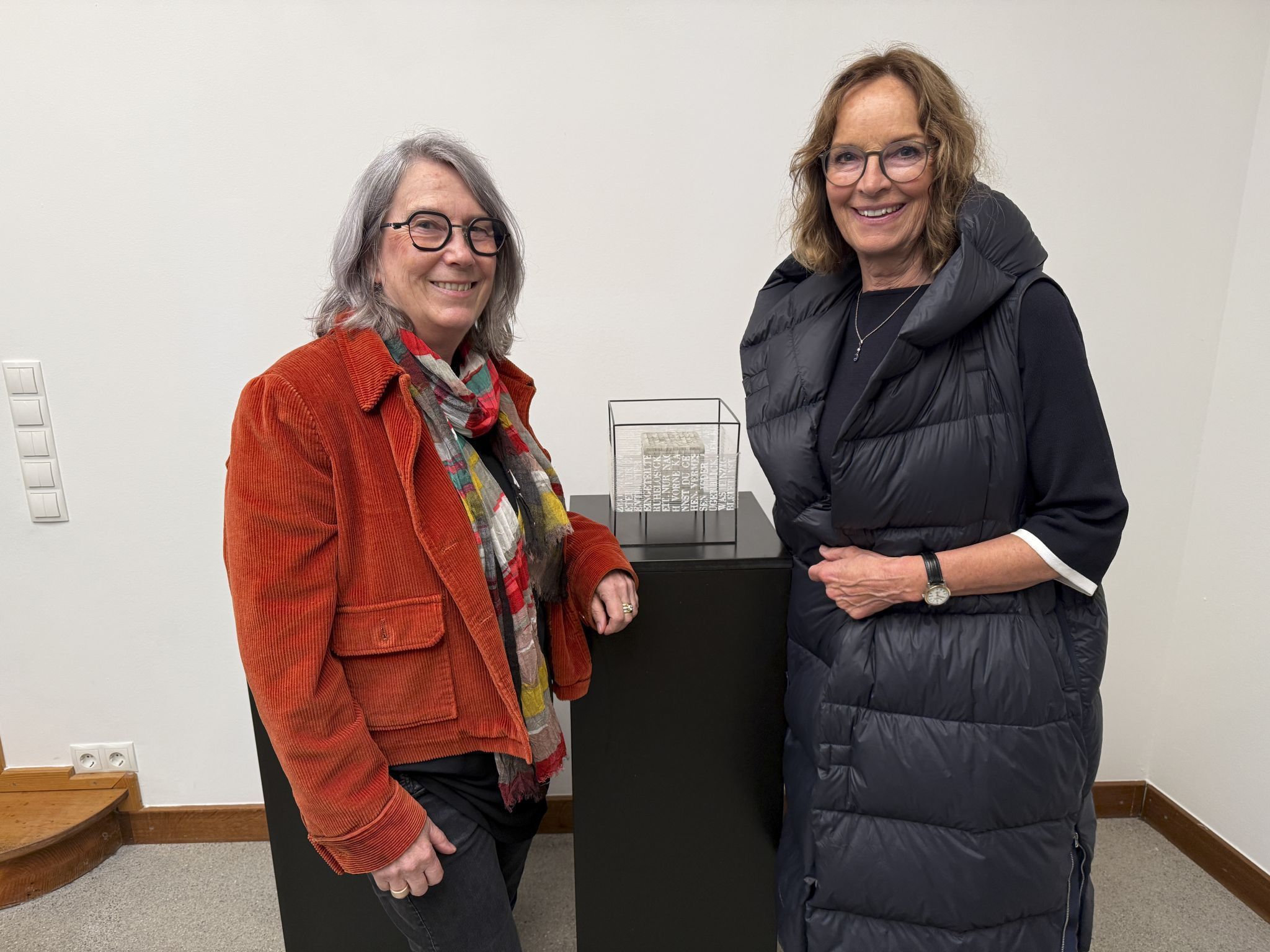 Kunstfreundinnen/ Ute Halein und Kunsttherapeutin Jenny Fässler-Obermeyer